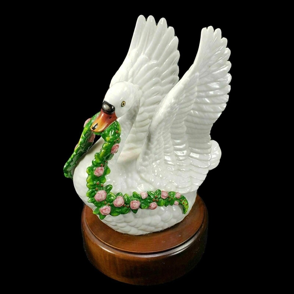 Neiman Marcus Swan Tchaikovsky Swan Lake Finale Japan Musical Box Wind Up